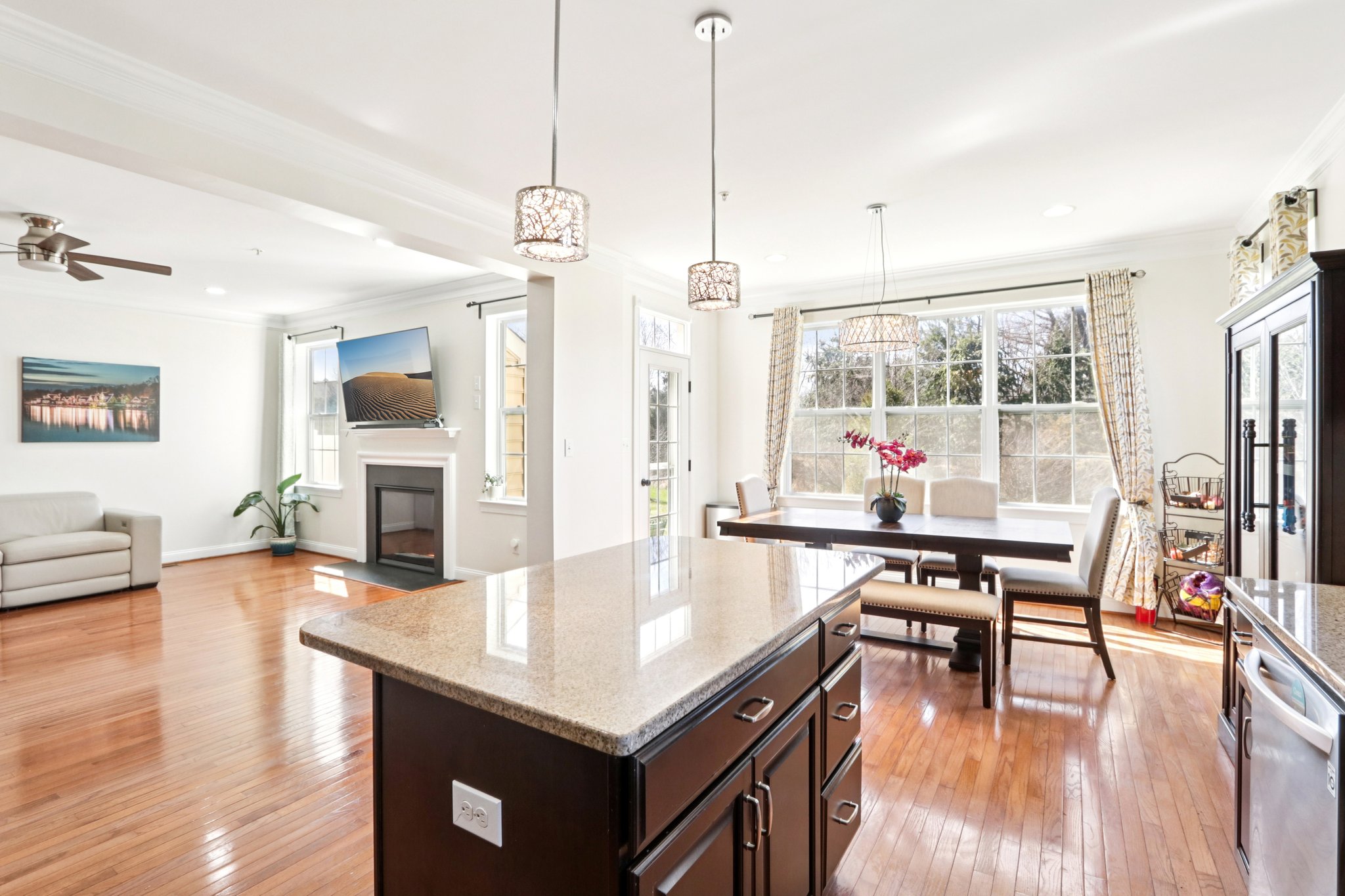 Thorndale Dr-S2503-024.jpg