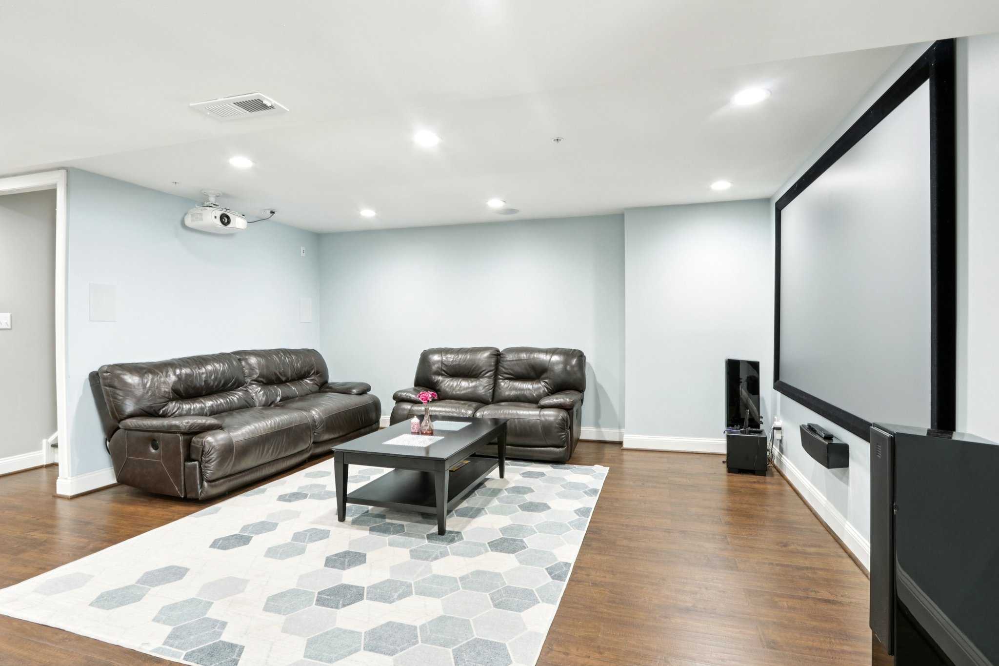 Thorndale Dr-S2503-036.jpg