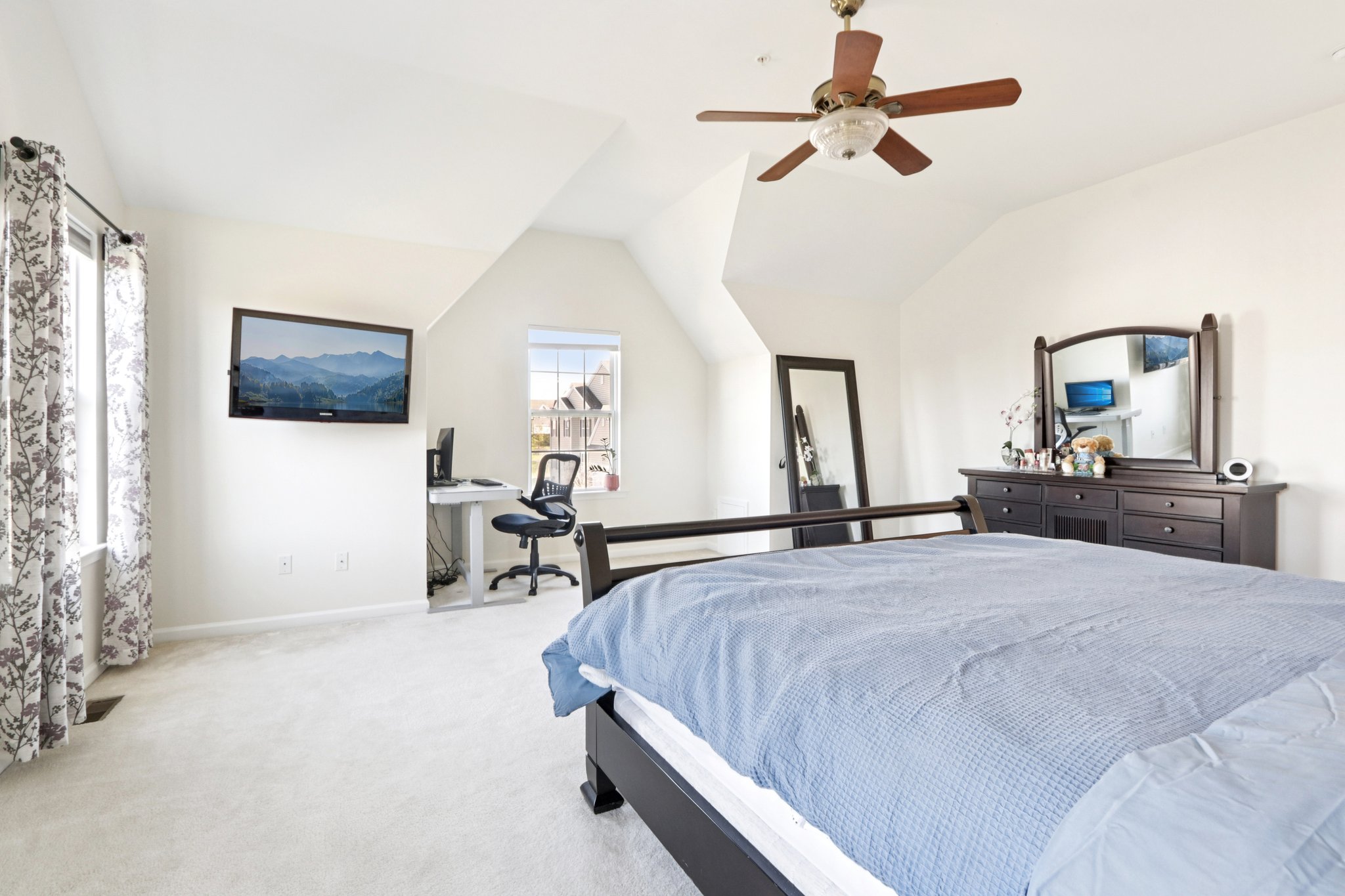 Thorndale Dr-S2503-048.jpg