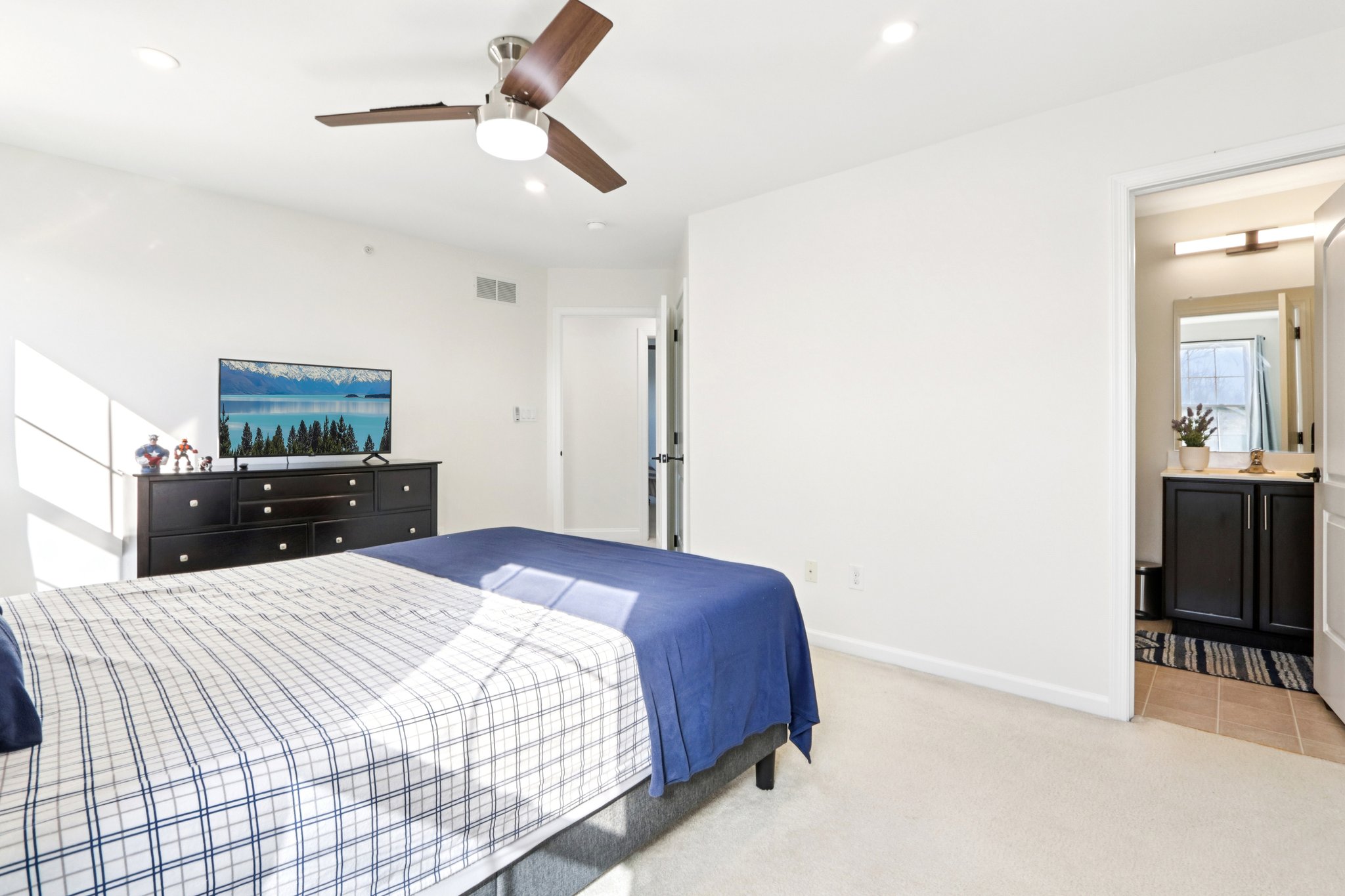 Thorndale Dr-S2503-057.jpg