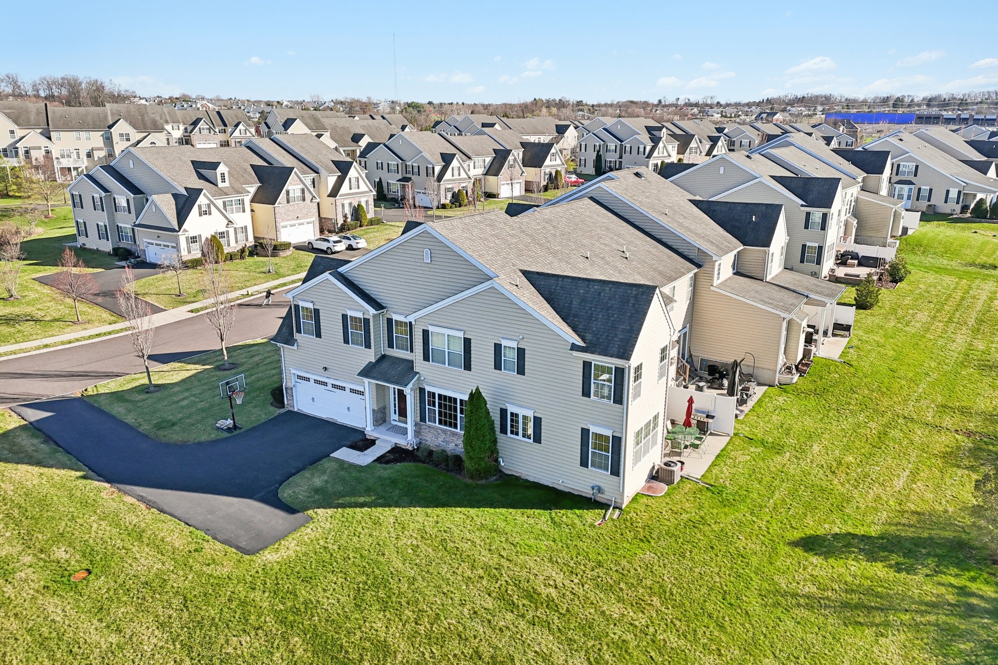 Thorndale Dr-S2503-075.jpg