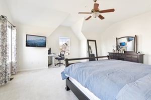 Thorndale Dr-S2503-048.jpg