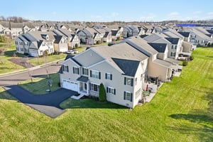 Thorndale Dr-S2503-075.jpg