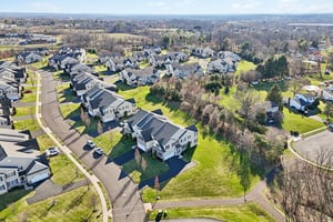 Thorndale Dr-S2503-076.jpg