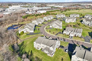 Thorndale Dr-S2503-084.jpg