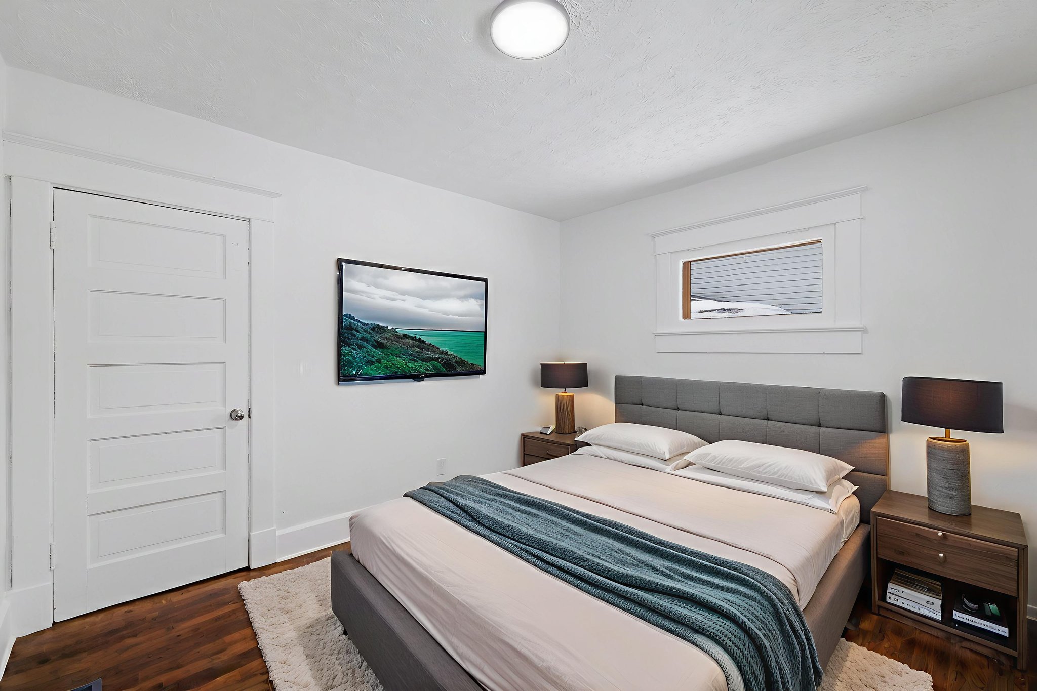 1035 W 37th St_0008 virtually staged.jpeg