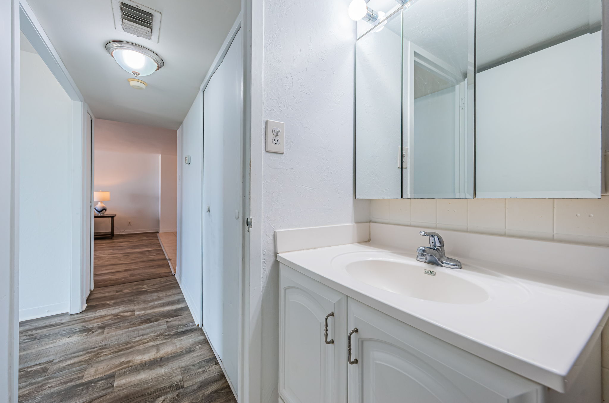 Bathroom 1b-2