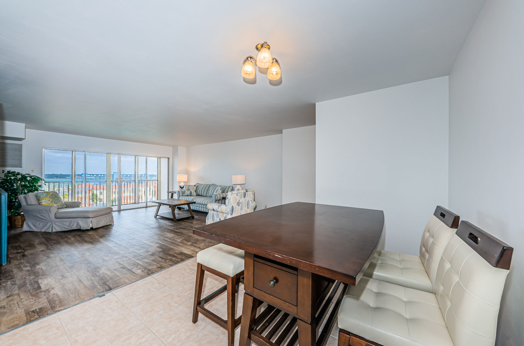 Dining Room 4-2