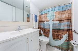 Bathroom 1a-2