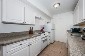 Kitchen 3-2