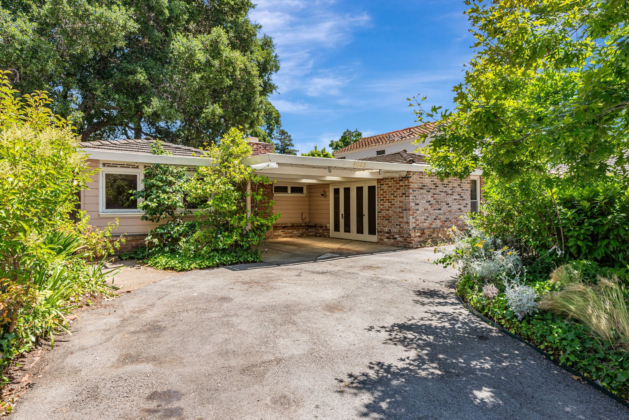 003_1036 Almanor Ave