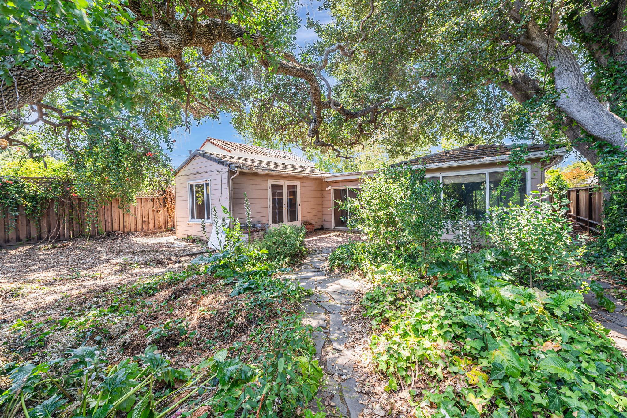 039_1036 Almanor Ave