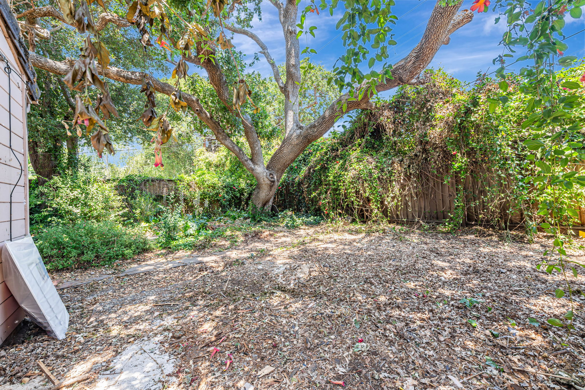042_1036 Almanor Ave