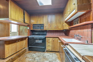 019_1036 Almanor Ave
