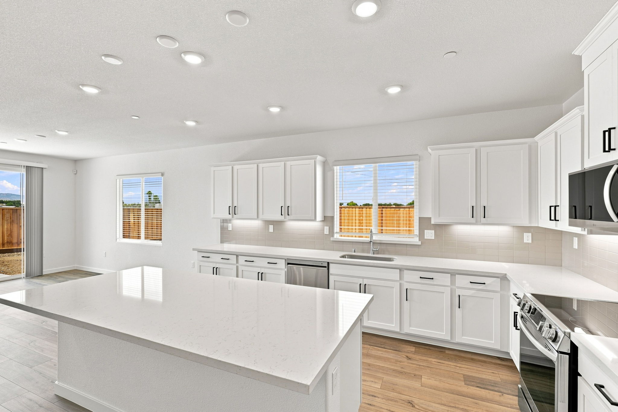 011_F8_1036 Bluebell Cir