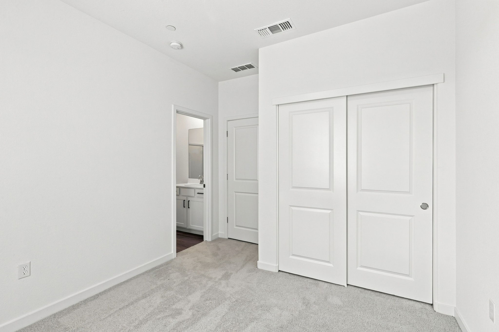 020_F8_1036 Bluebell Cir