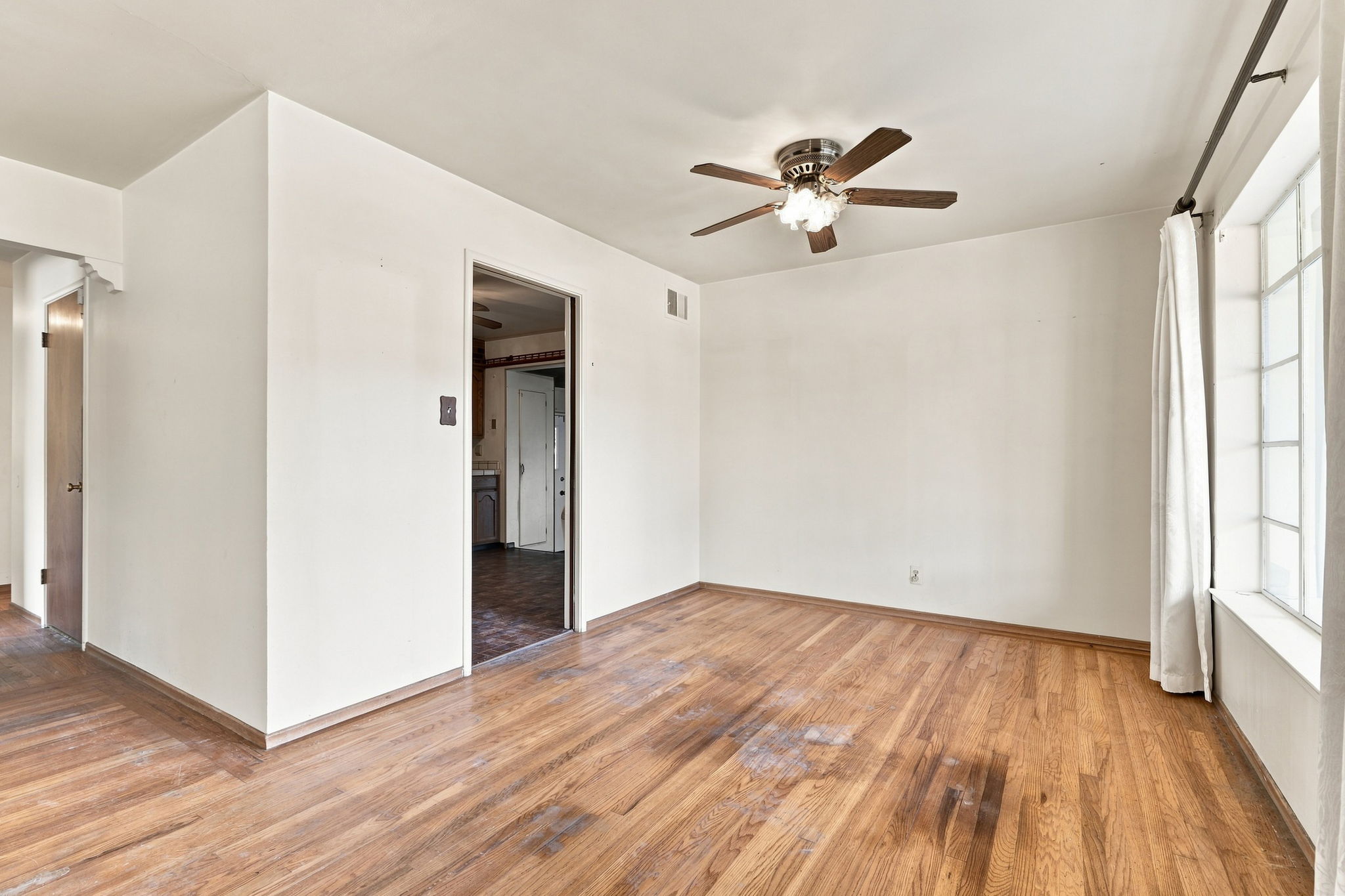 015_F8_1037 Blair Ave