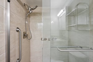 Ione Dr-S1909-016.jpg