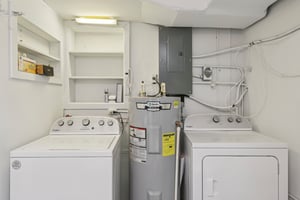 Ione Dr-S1909-022.jpg