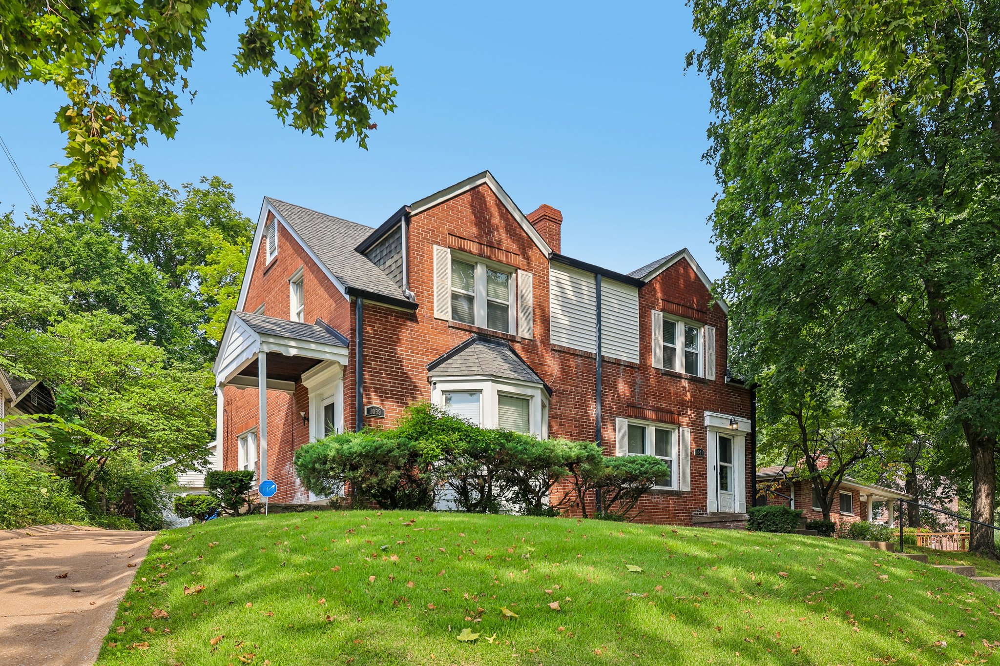 1039 Midland Blvd-S2907-002.jpg