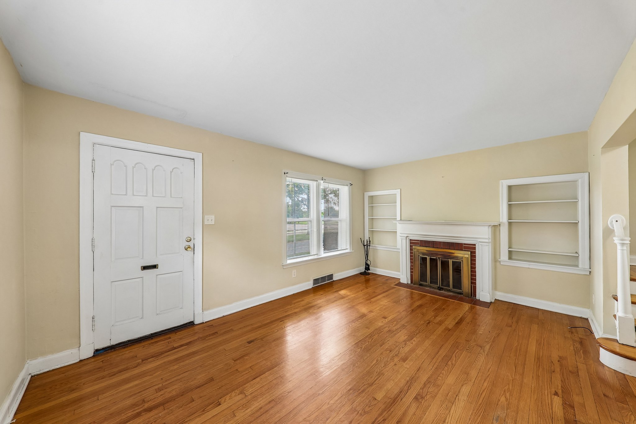 1039 Midland Blvd-S2907-006.jpg