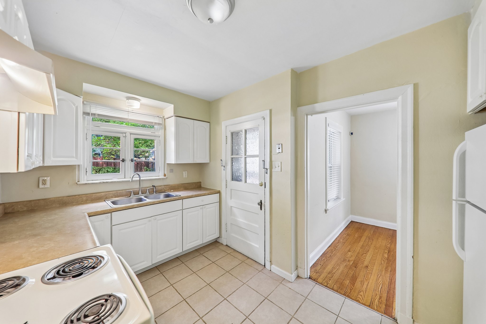 1039 Midland Blvd-S2907-011.jpg