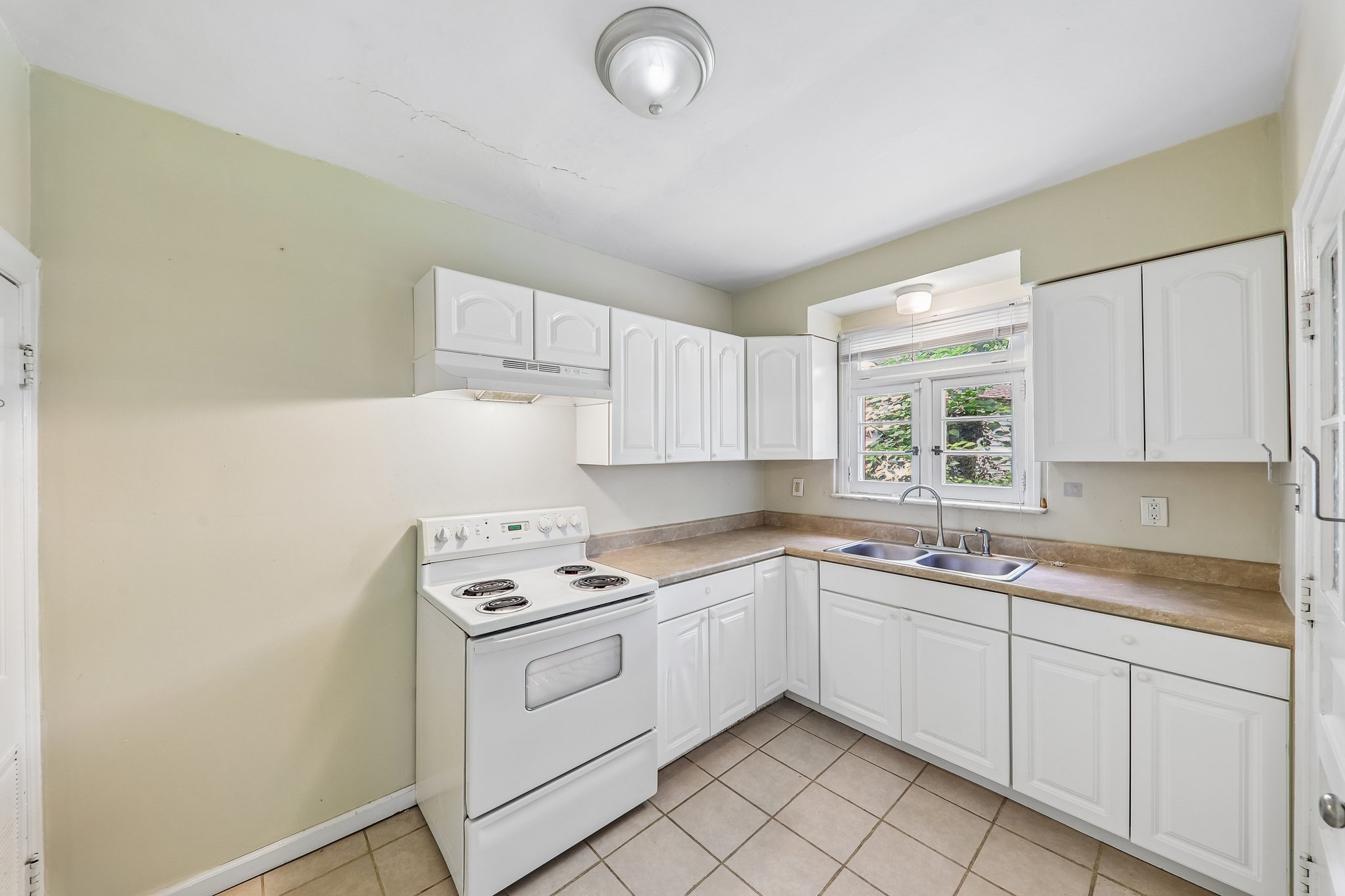 1039 Midland Blvd-S2907-012.jpg