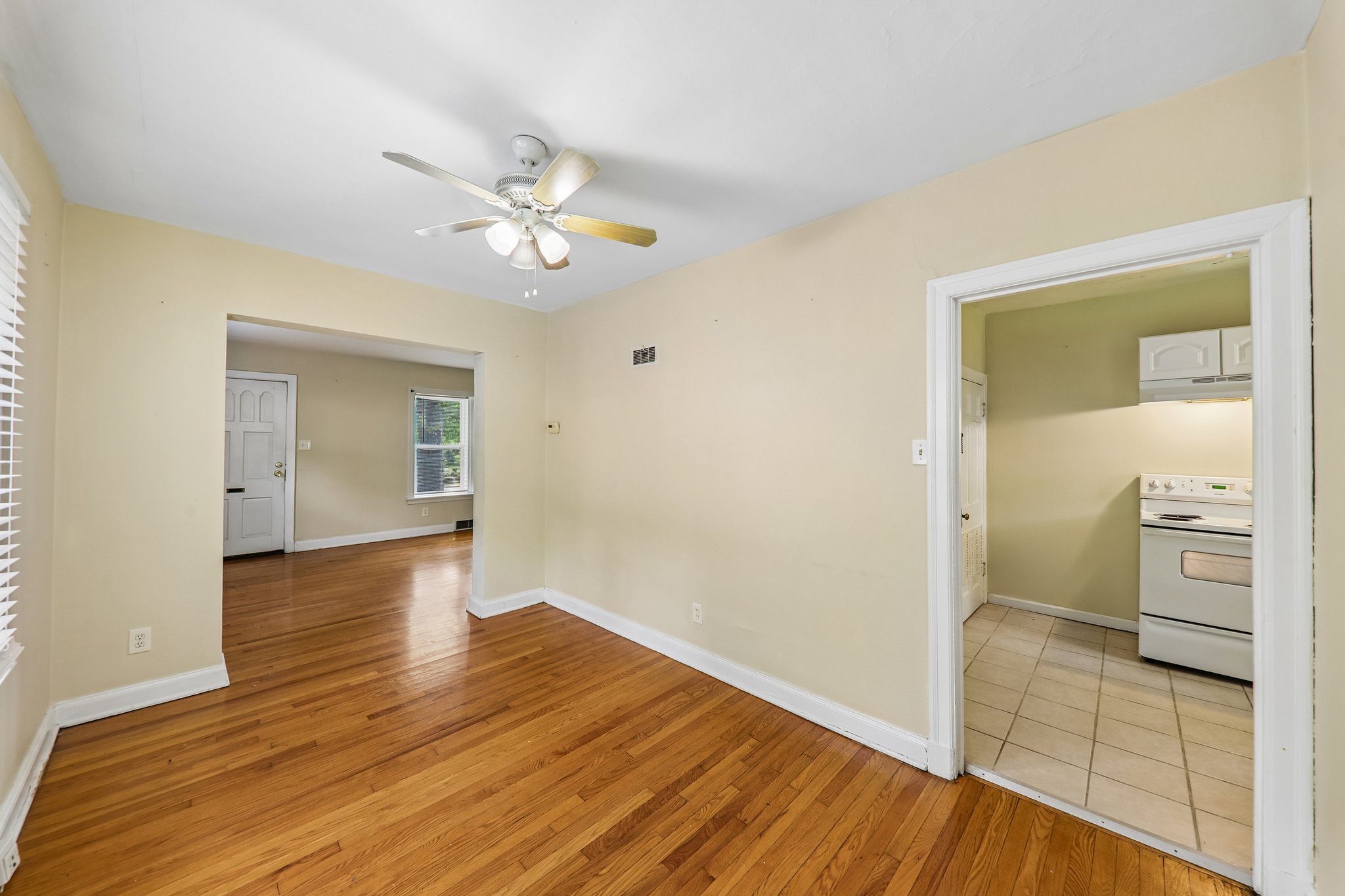 1039 Midland Blvd-S2907-021.jpg