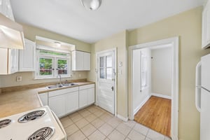 1039 Midland Blvd-S2907-011.jpg
