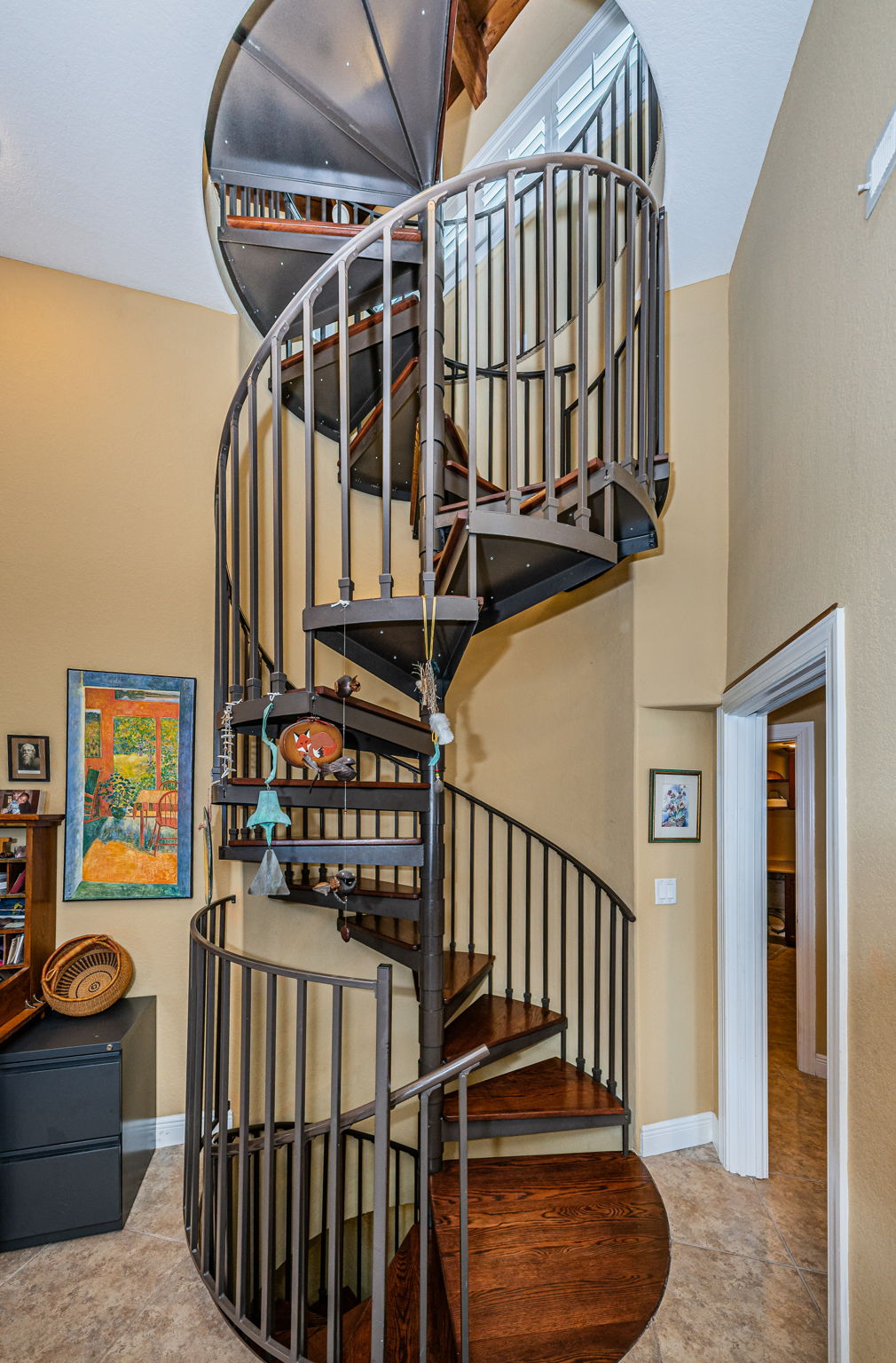 Spiral Staircase to Upper Level Bonus Room1a