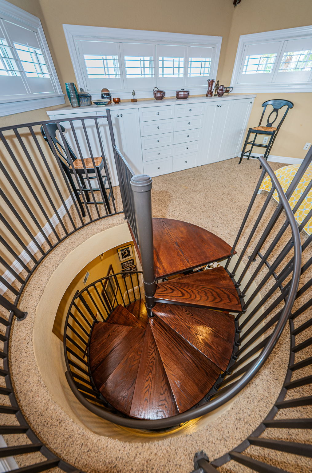 Spiral Staircase to Upper Level Bonus Room1c