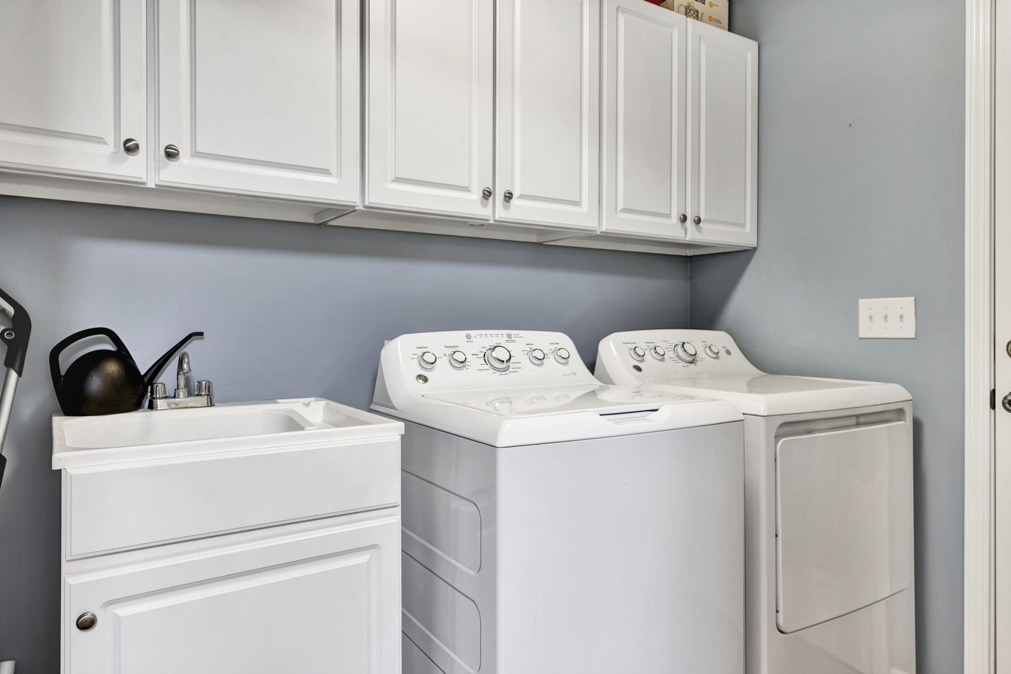 MAIN LEVEL LAUNDRY W/ SINK