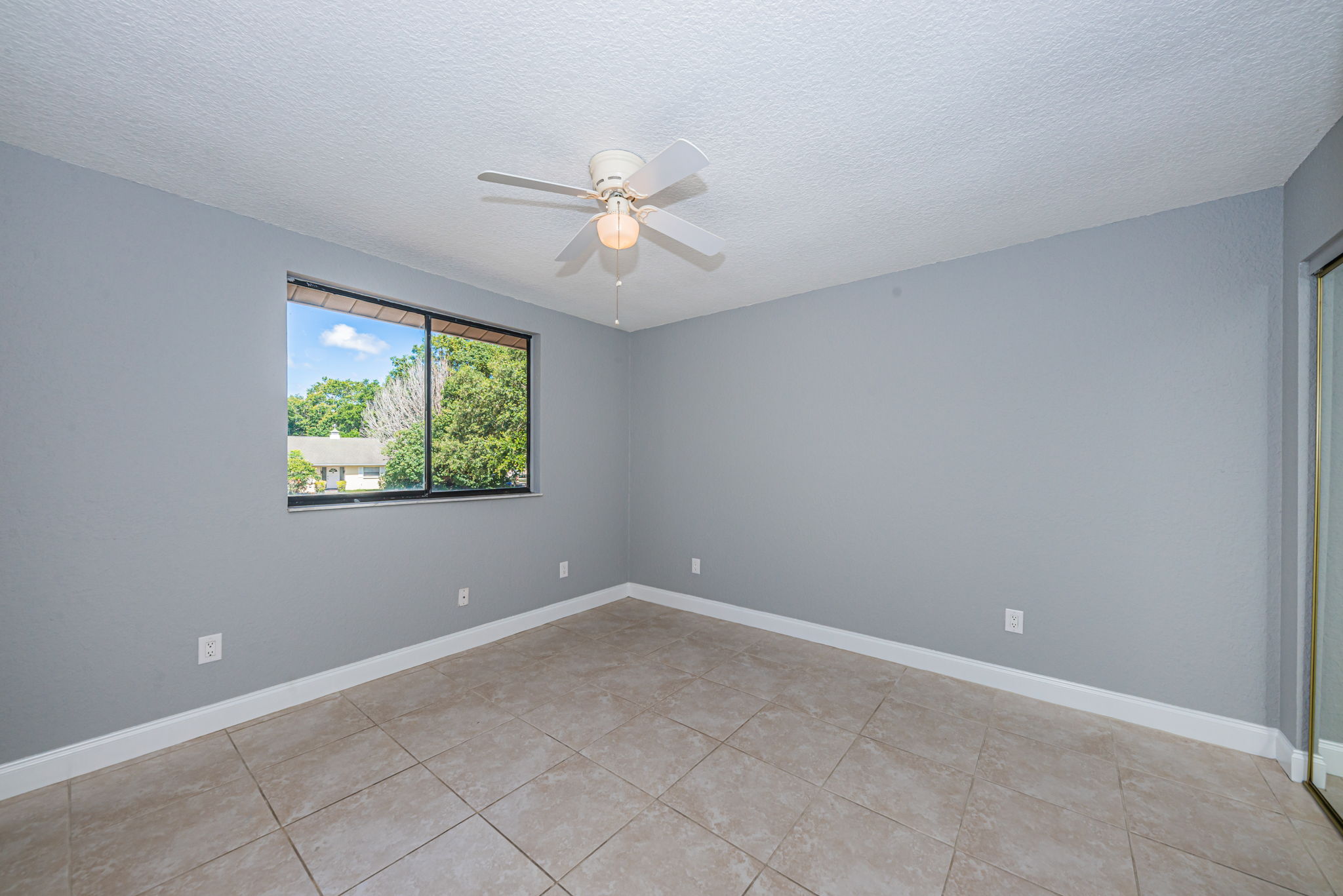 Upper Level Bedroom2
