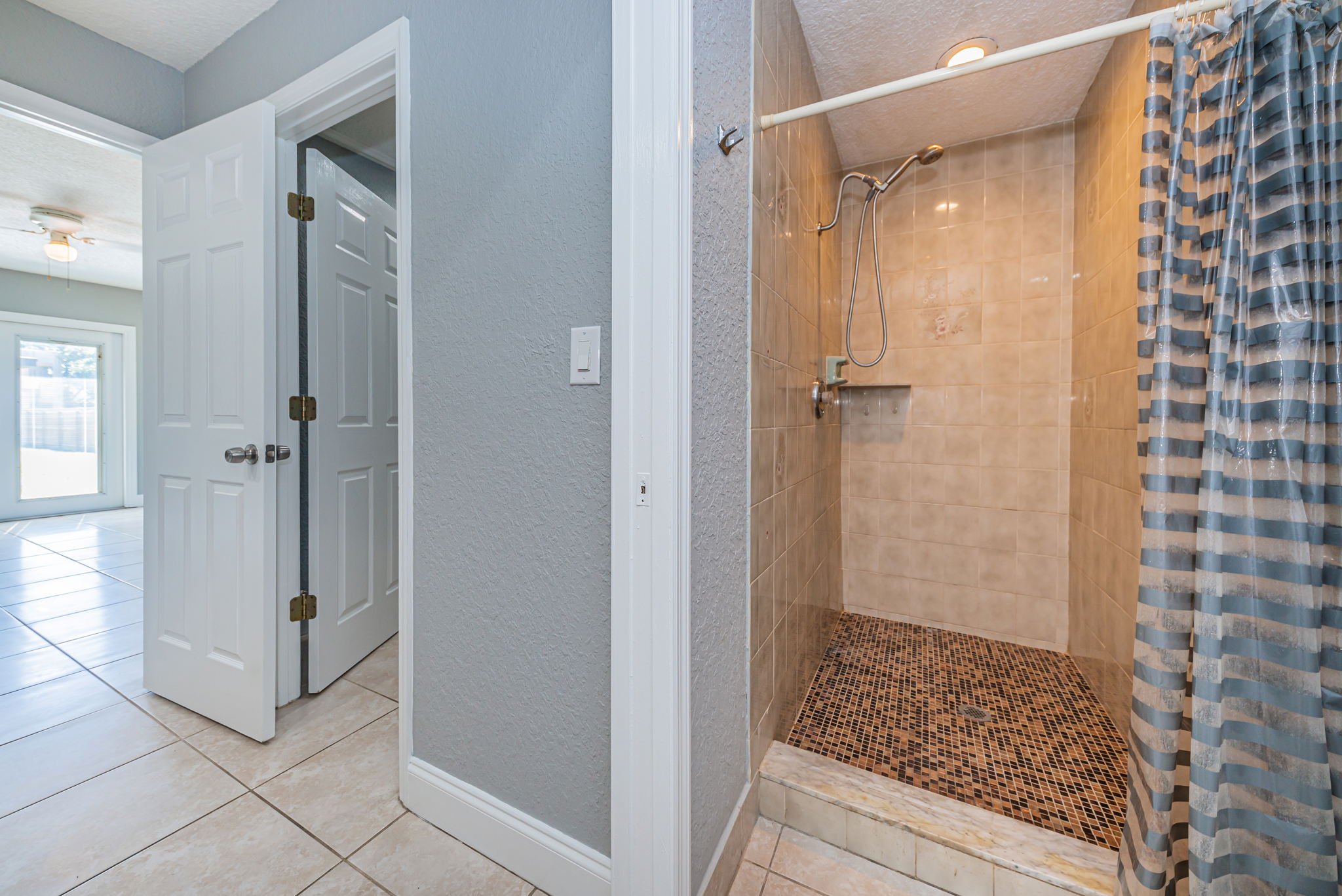 Master Bathroom1b