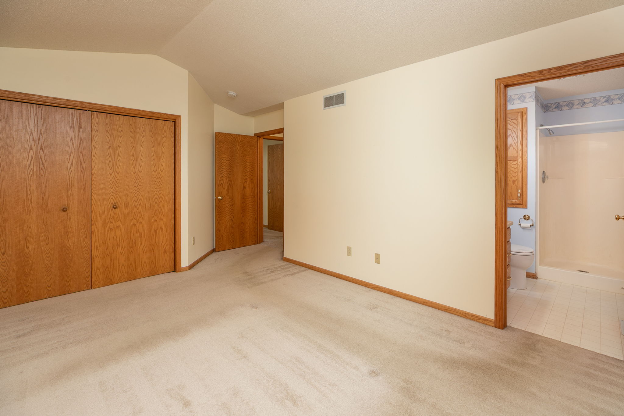 19-Primary Bedroom