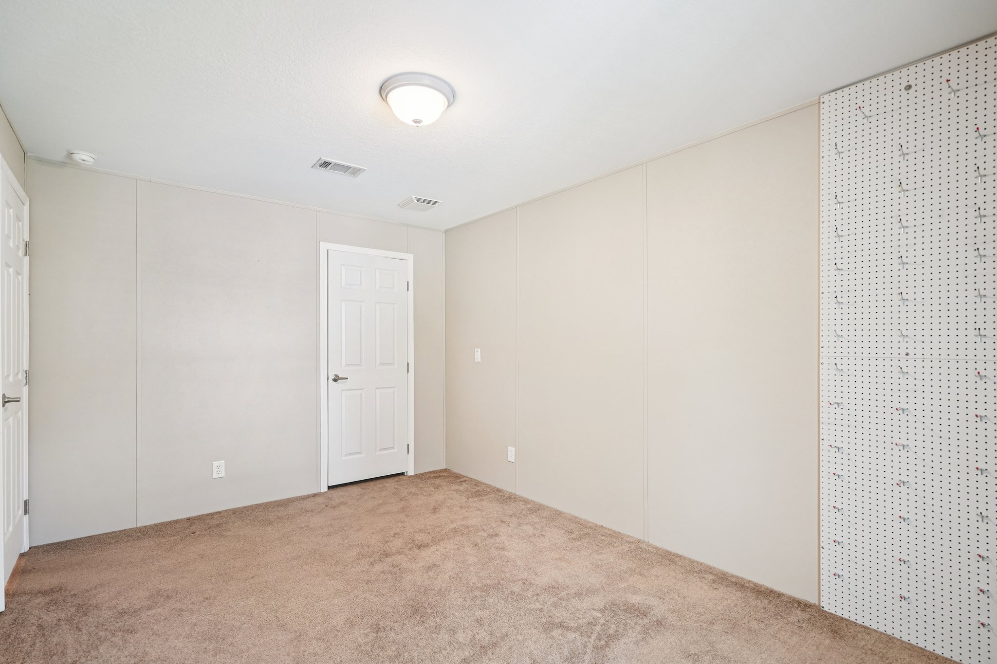 Islander Ln-1806-039.jpg