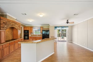 Islander Ln-1806-021.jpg