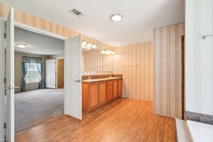 Islander Ln-1806-033.jpg