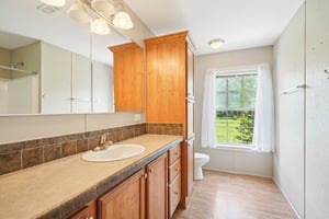 Islander Ln-1806-036.jpg