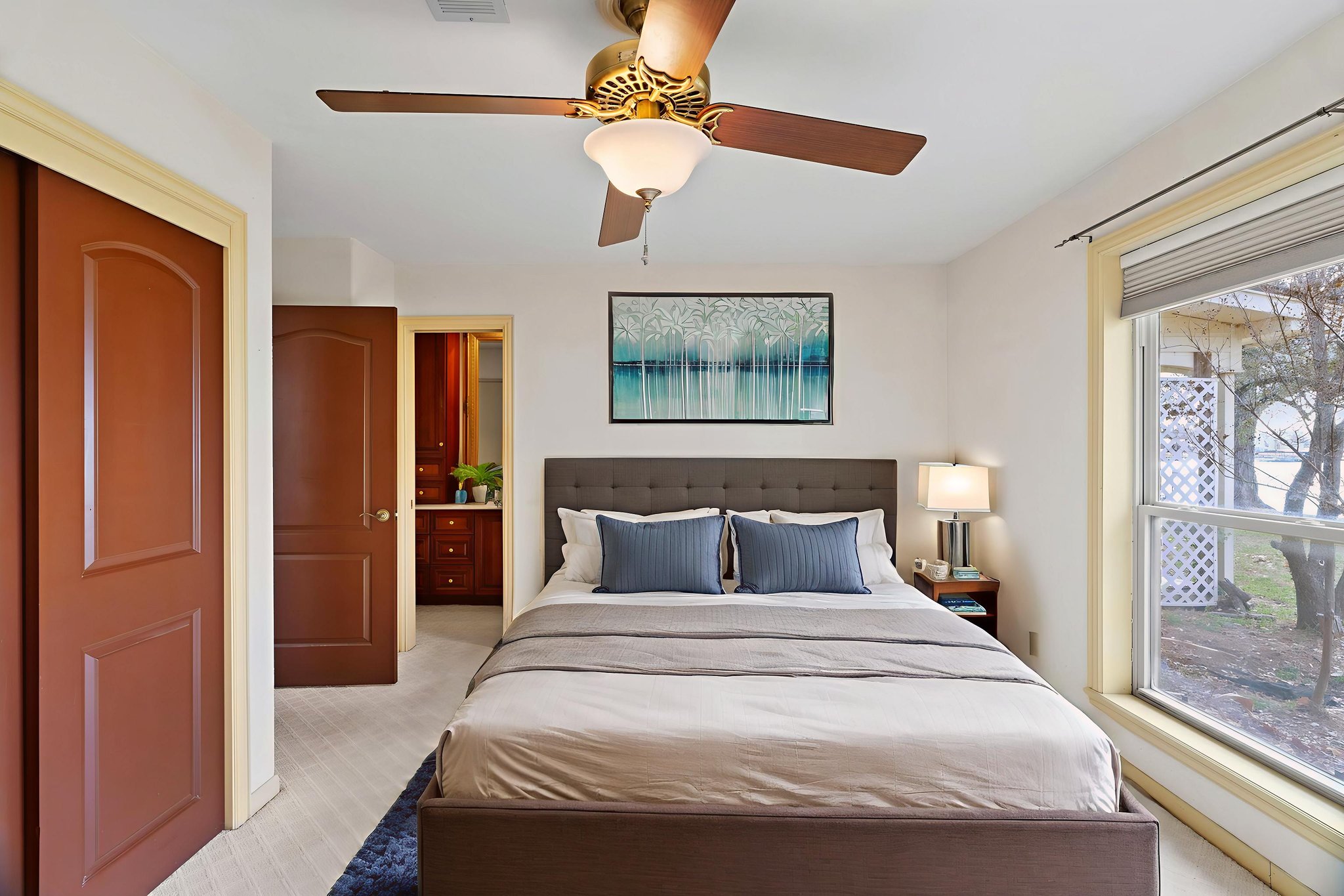 7R508053 virtually staged.jpeg