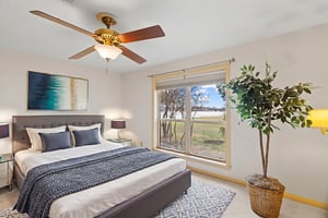 7R508039 virtually staged.jpeg