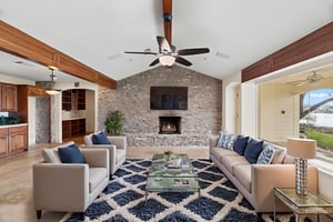 7R508149 virtually staged.jpeg