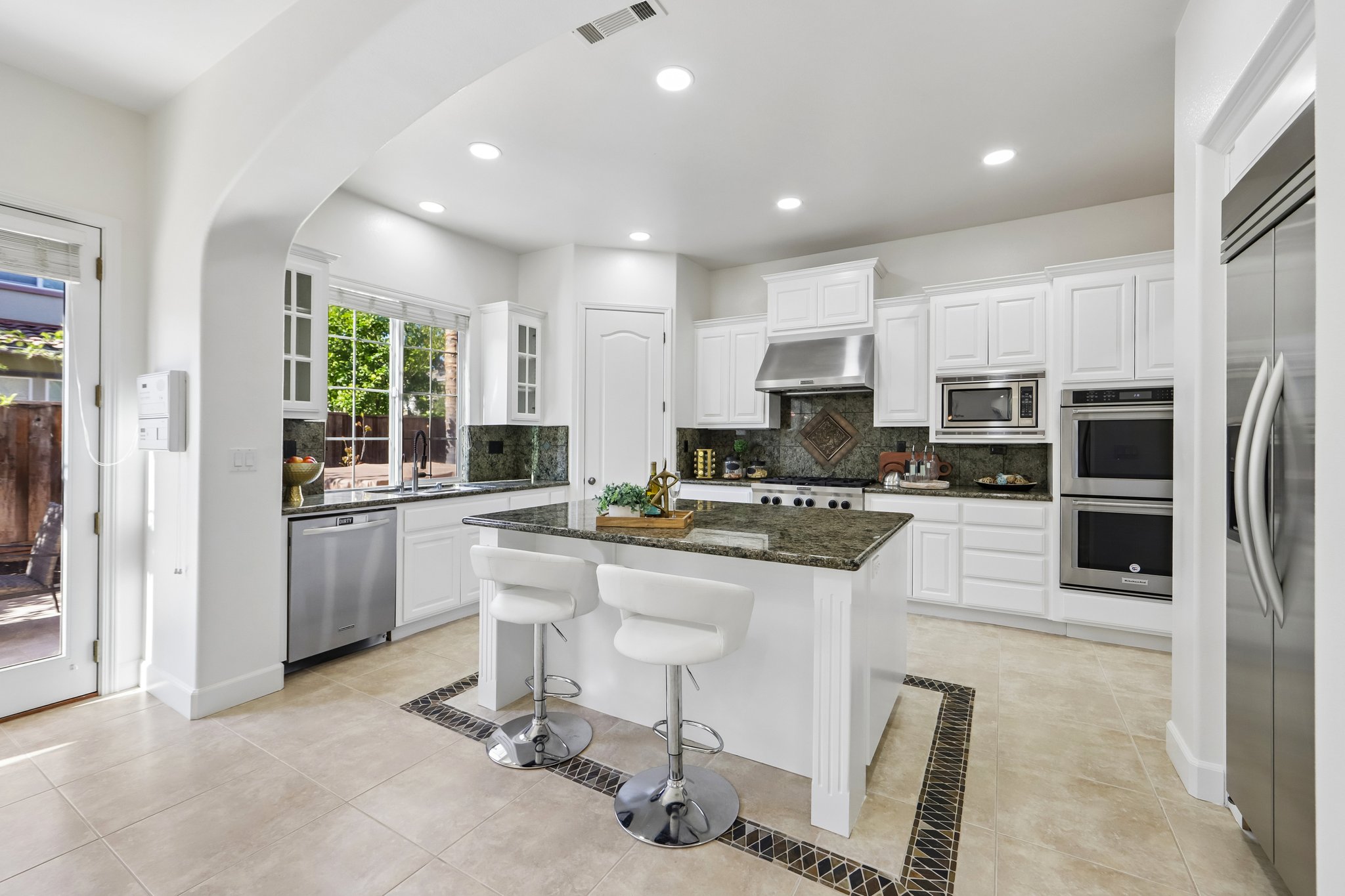 104 Macedon Ct-S1010-021.jpg