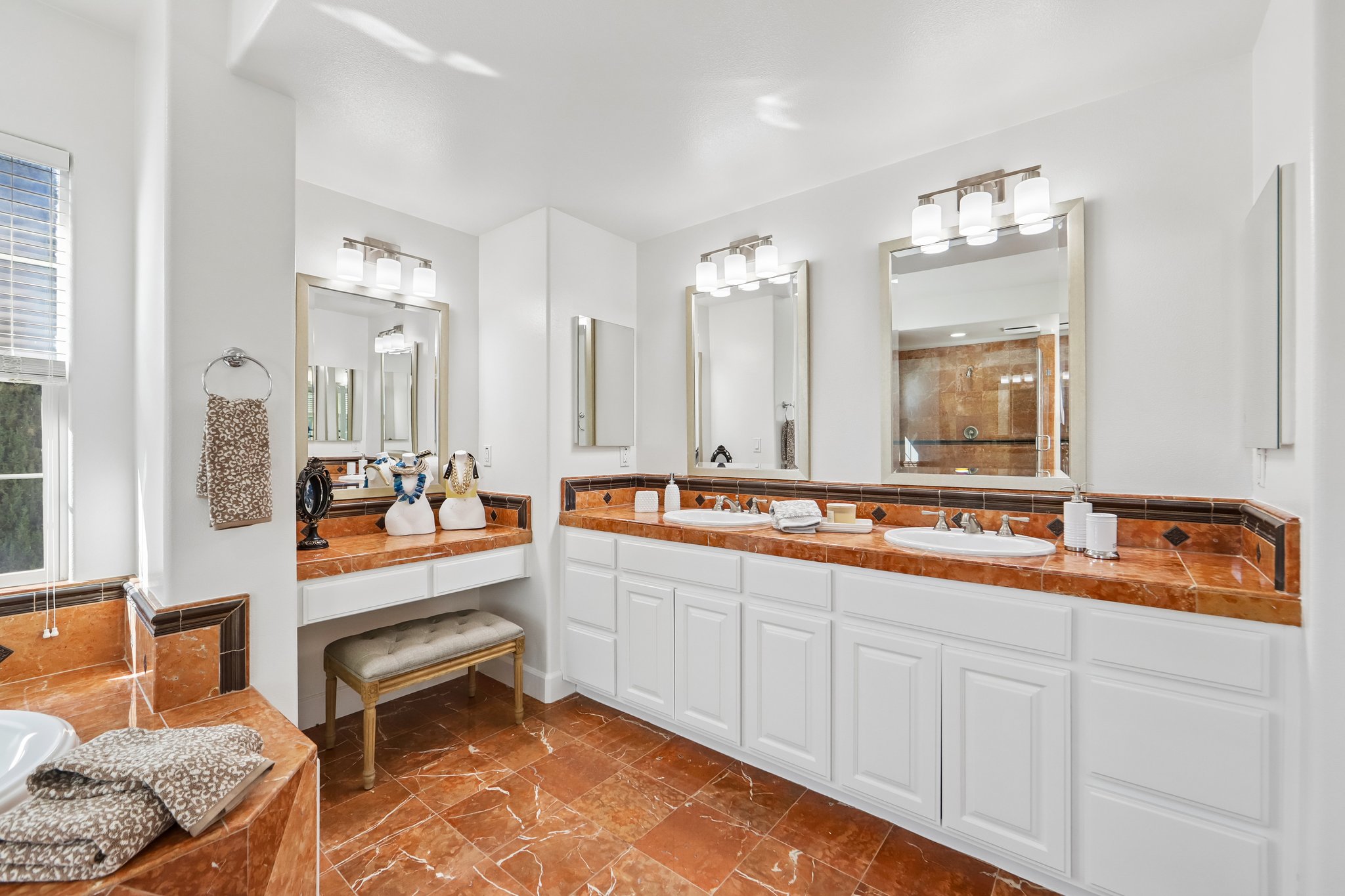 104 Macedon Ct-S1010-056.jpg