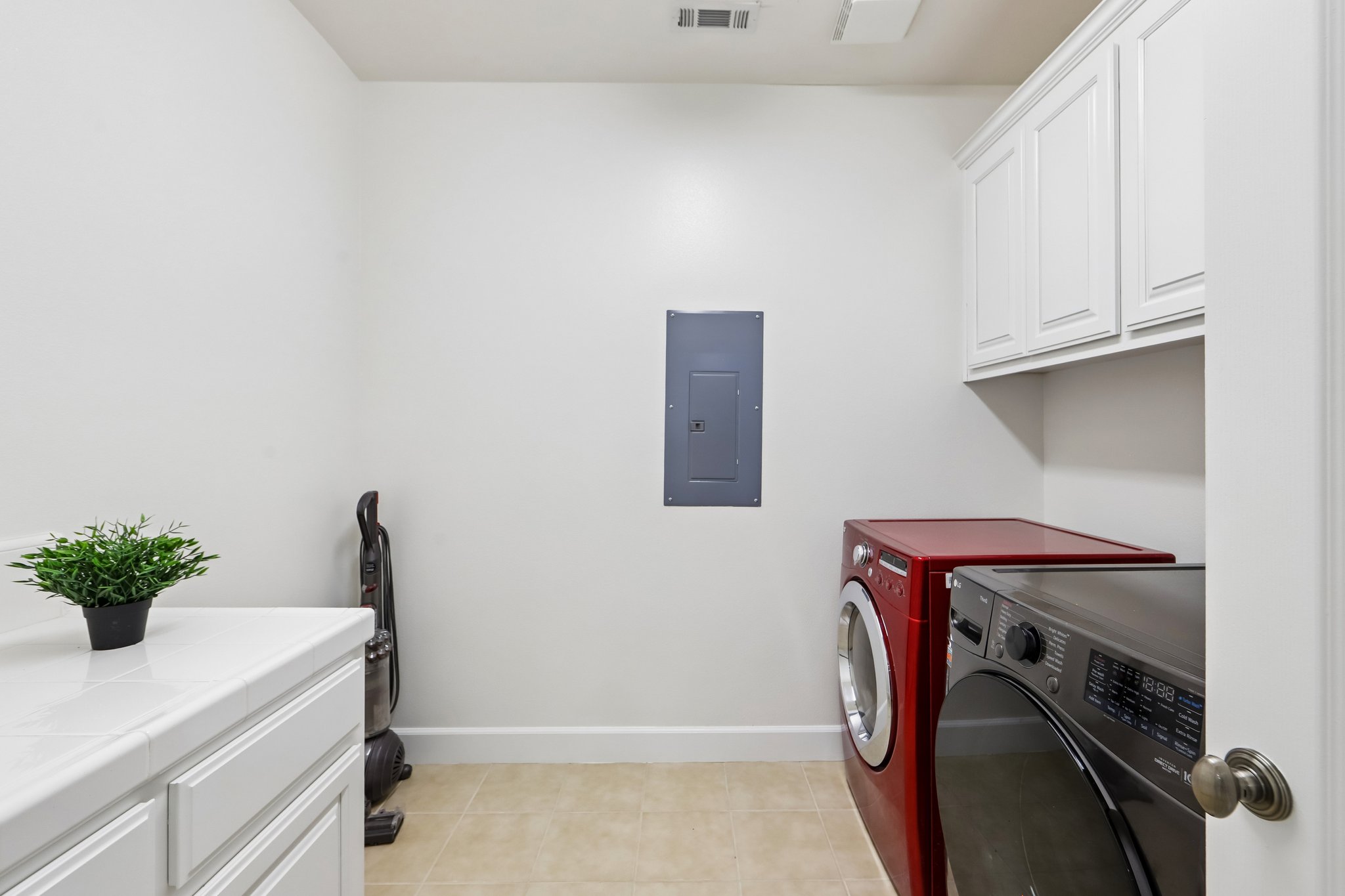 104 Macedon Ct-S1010-059.jpg