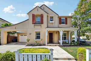 104 Macedon Ct-S1010-002.jpg