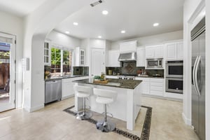 104 Macedon Ct-S1010-021.jpg