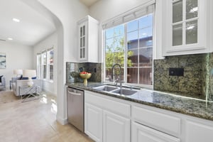 104 Macedon Ct-S1010-026.jpg