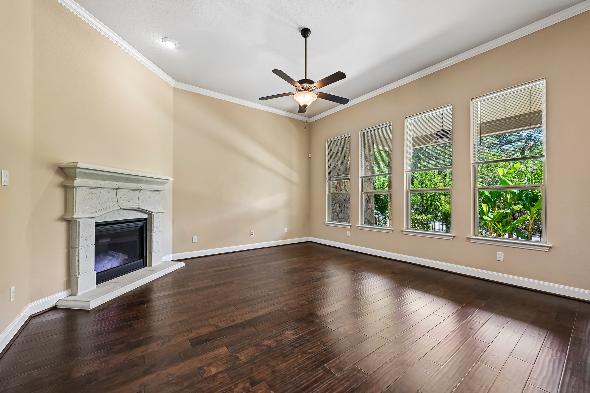 Maxwell Way 32-S1909-009.jpg