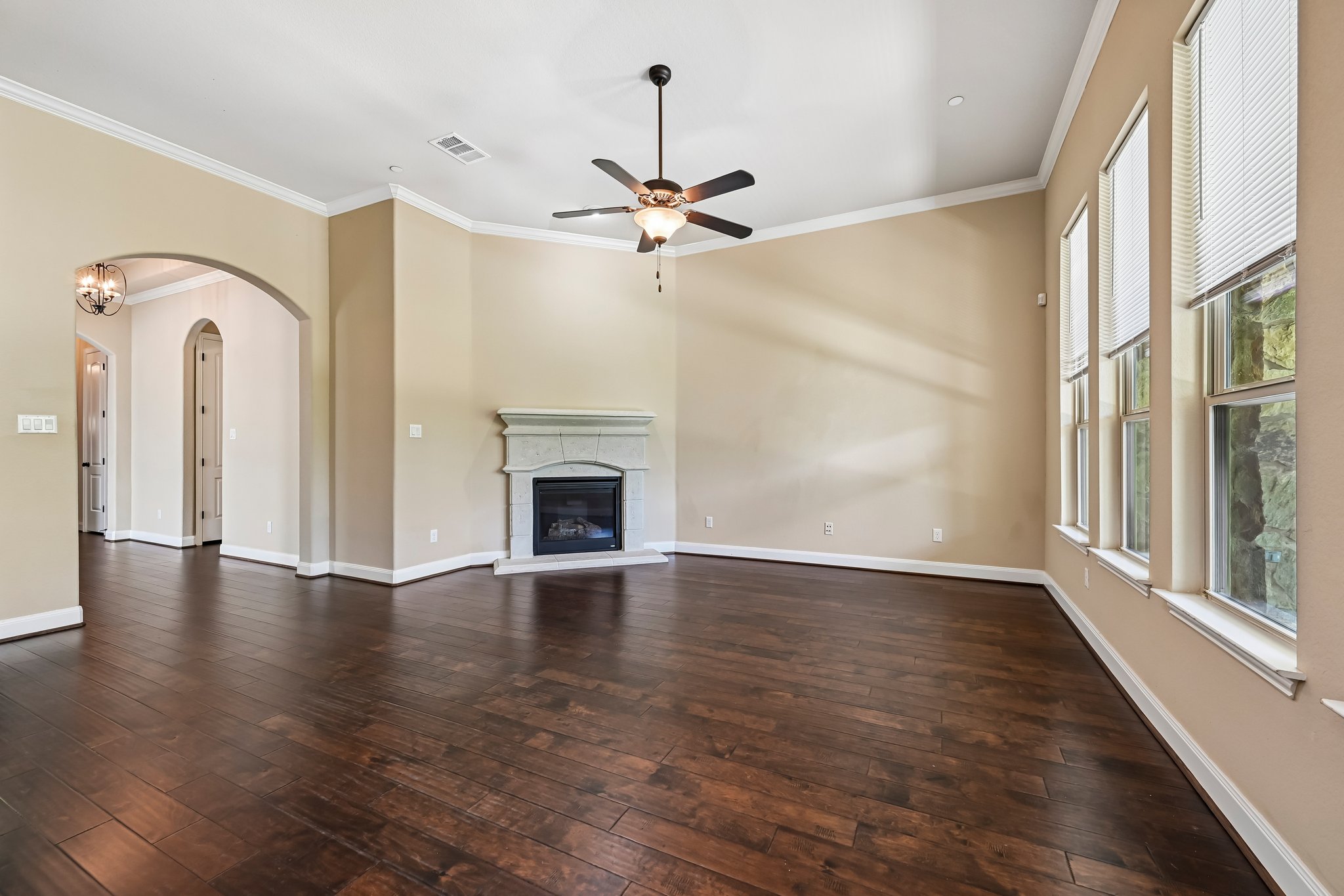Maxwell Way 32-S1909-010.jpg